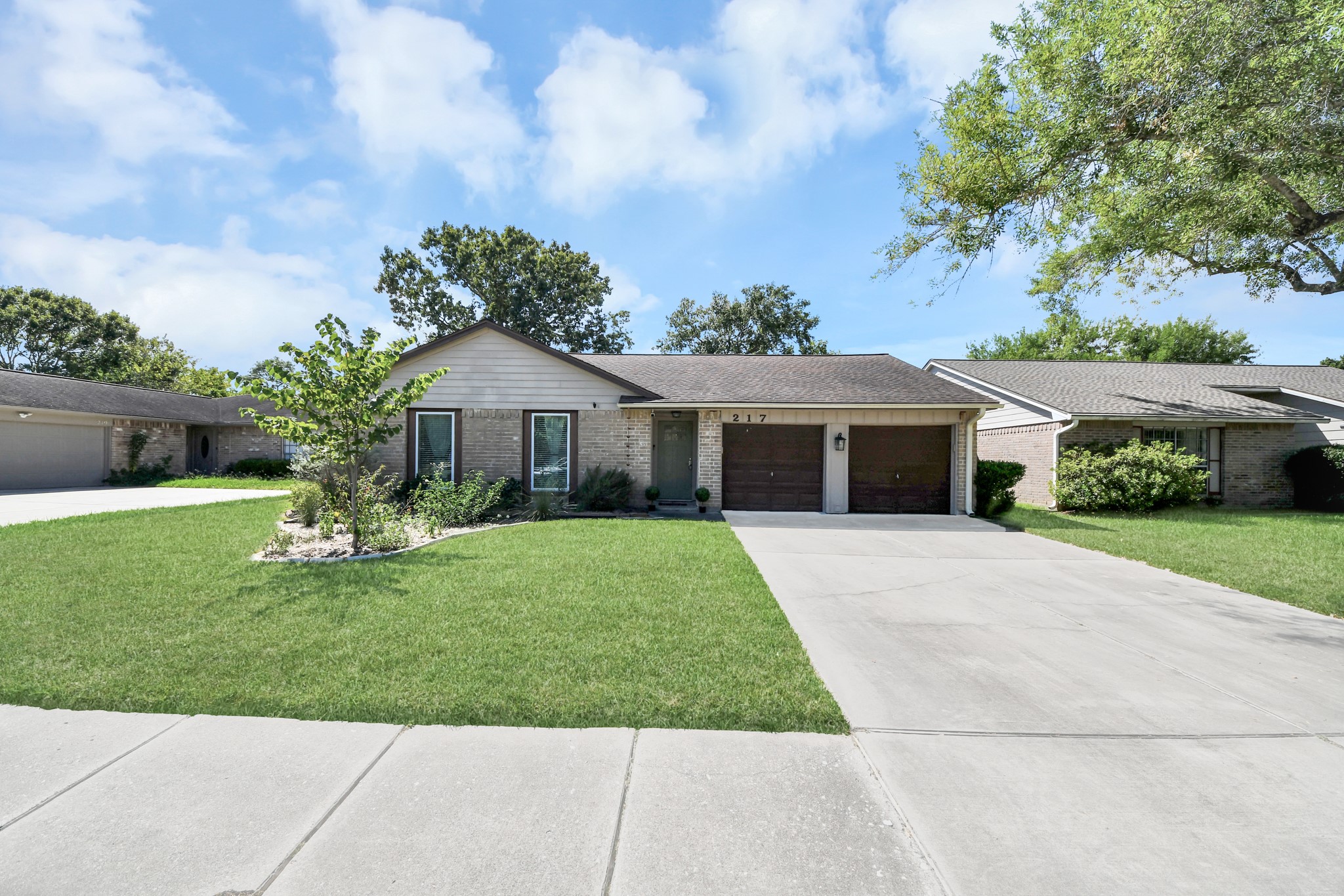 217 Greenshire Drive Property Photo 2