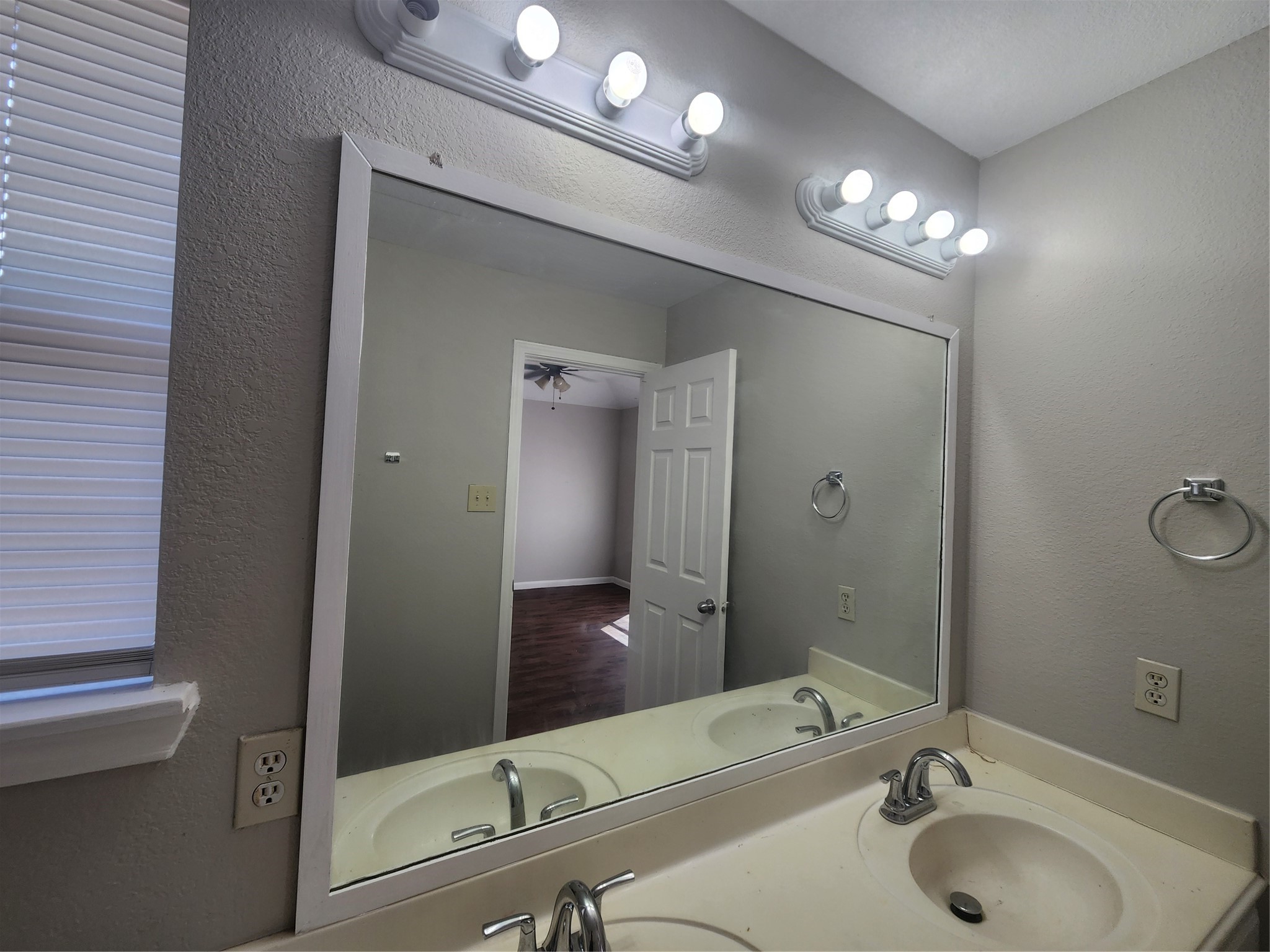 16396 Danika Oak Drive Property Photo 6