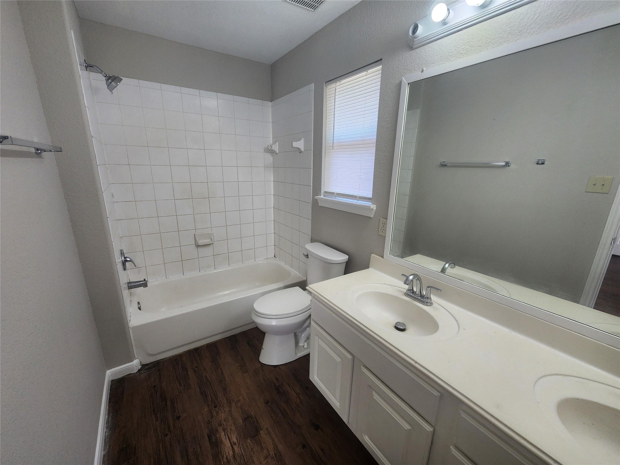 16396 Danika Oak Drive Property Photo 7
