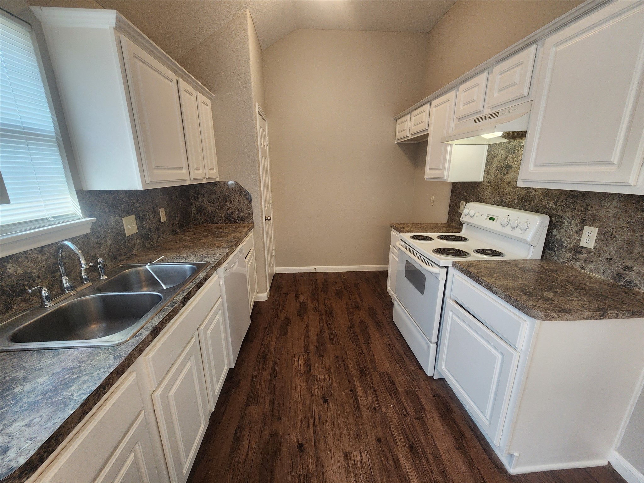 16396 Danika Oak Drive Property Photo 11