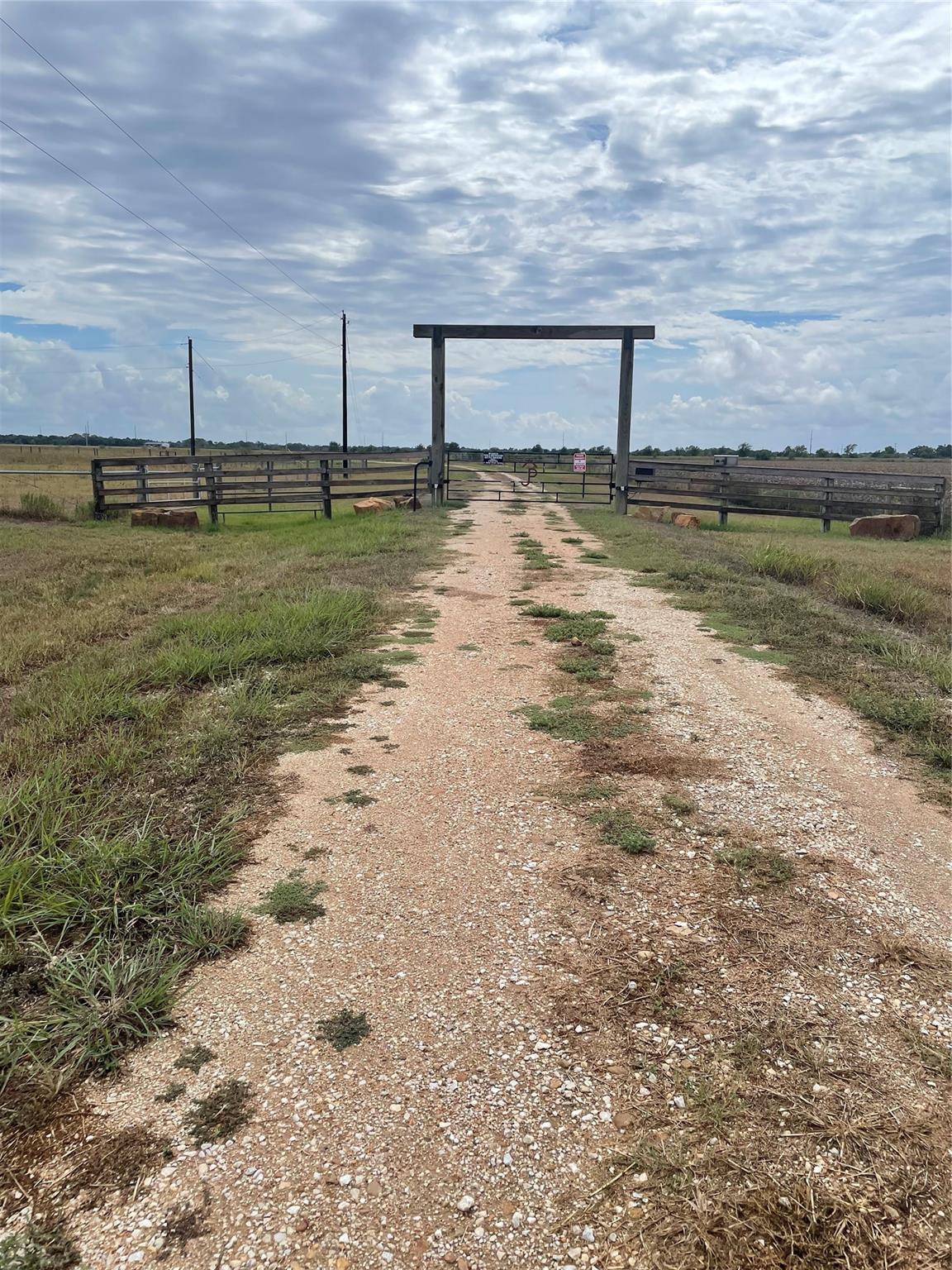 357 Mustang Ridge Rd Road, El Campo Tx 77437 Property Photo 1