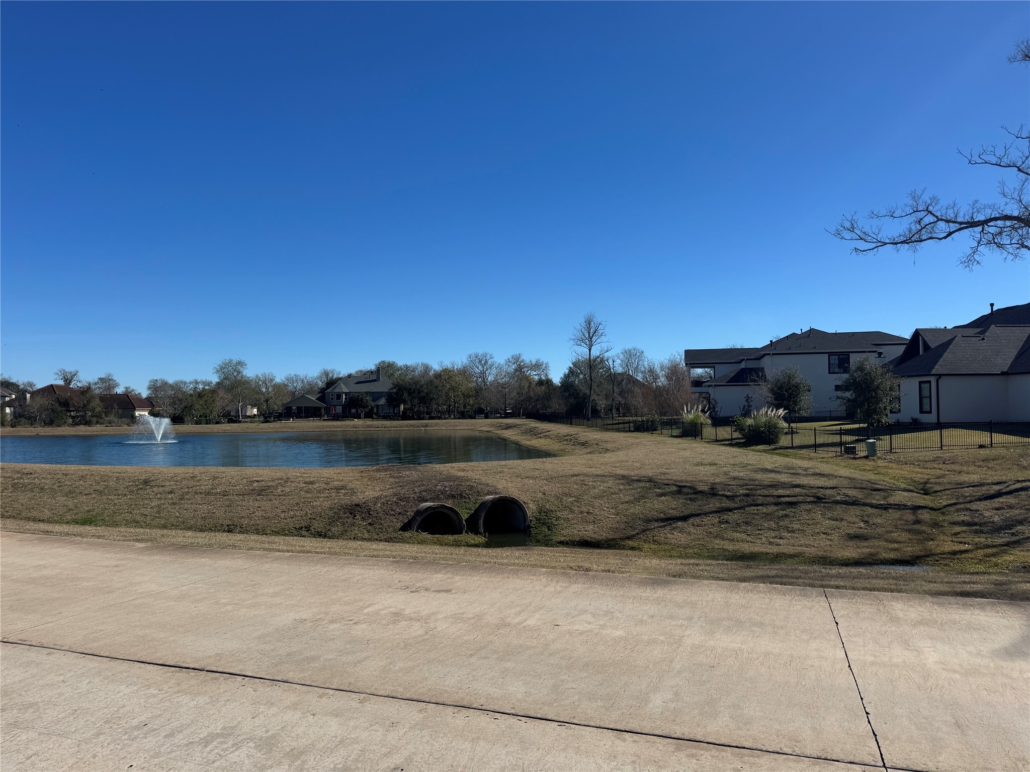 810 Royal Lakes Manor Boulevard Property Photo 4