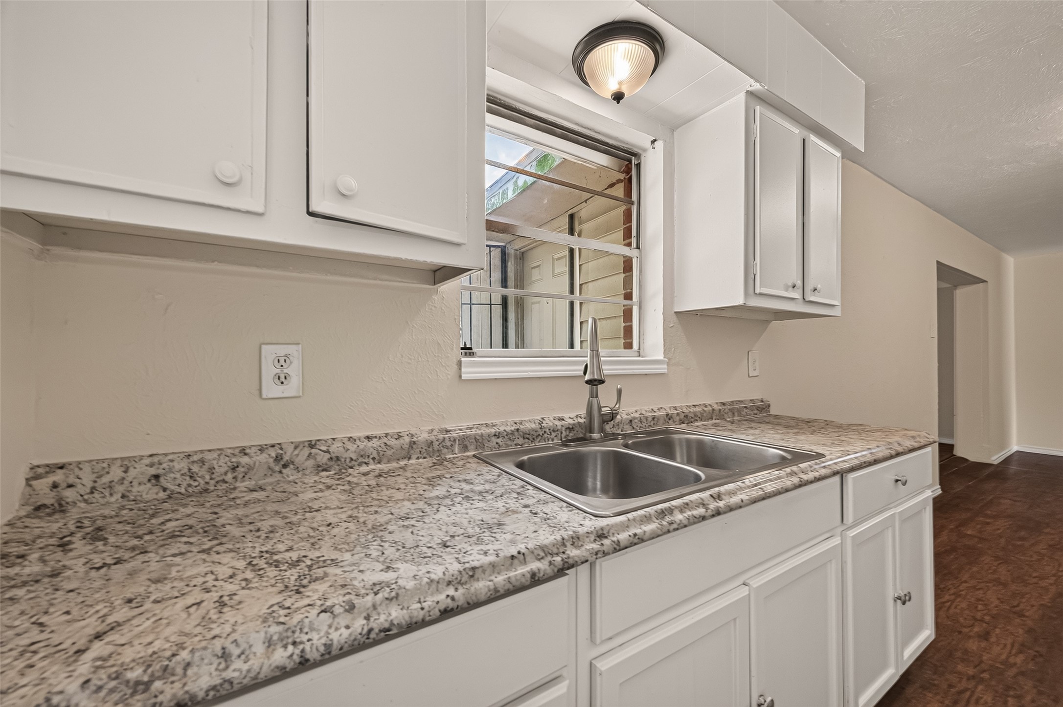 11819 Leitrim Way Property Photo 3