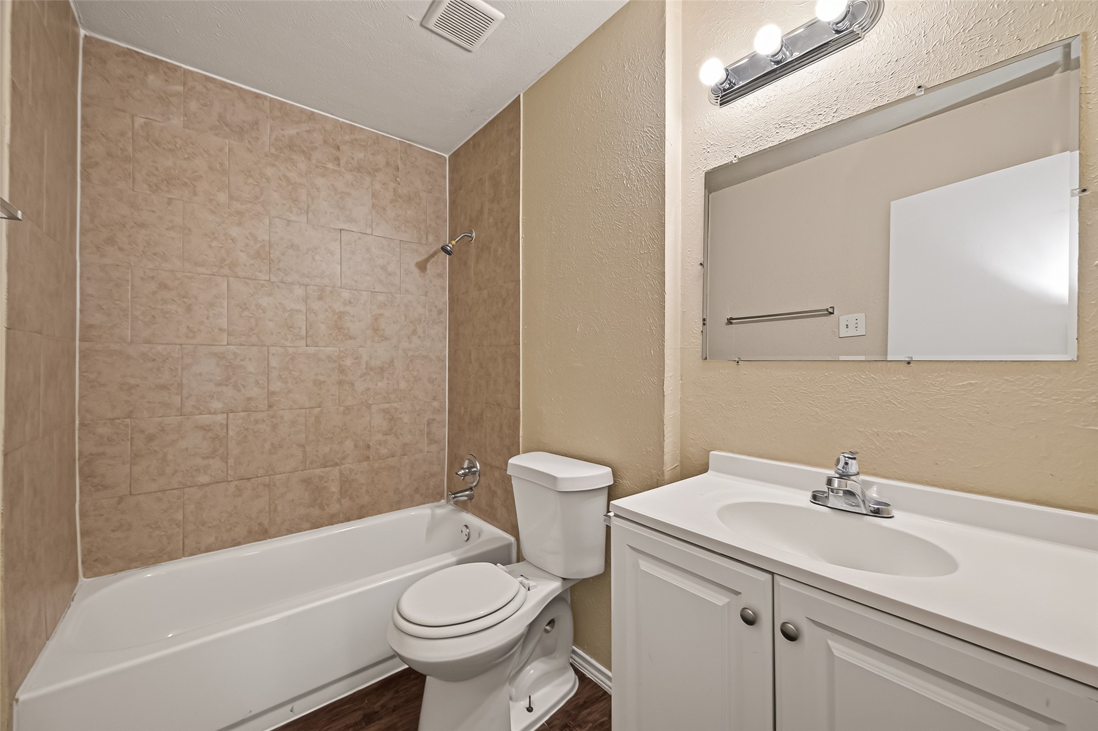 11819 Leitrim Way Property Photo 6
