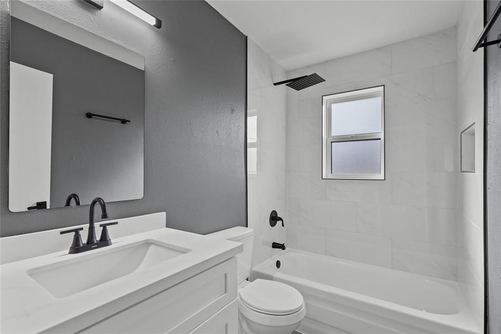 2015 Rosalee Street 3 Property Photo 8