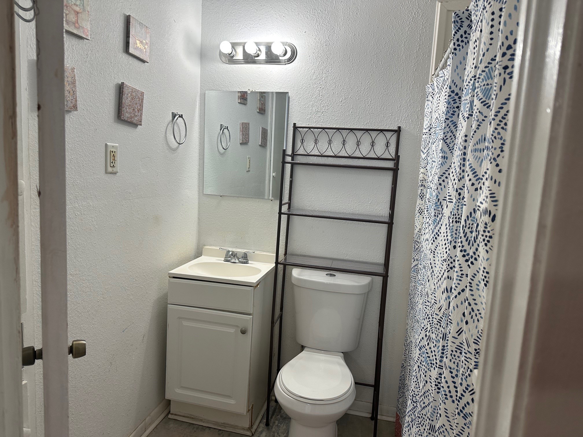 806 N Avenue B Property Photo 5