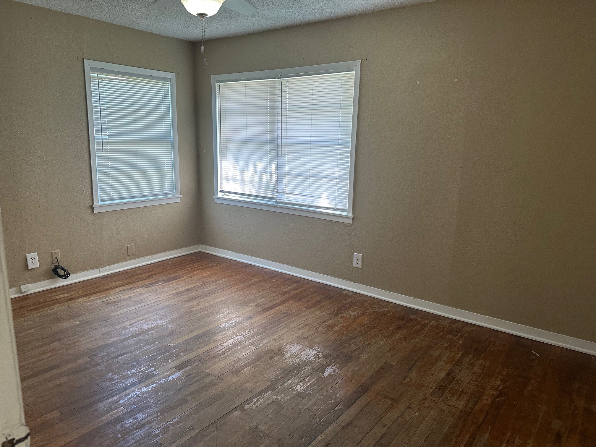 806 N Avenue B Property Photo 6