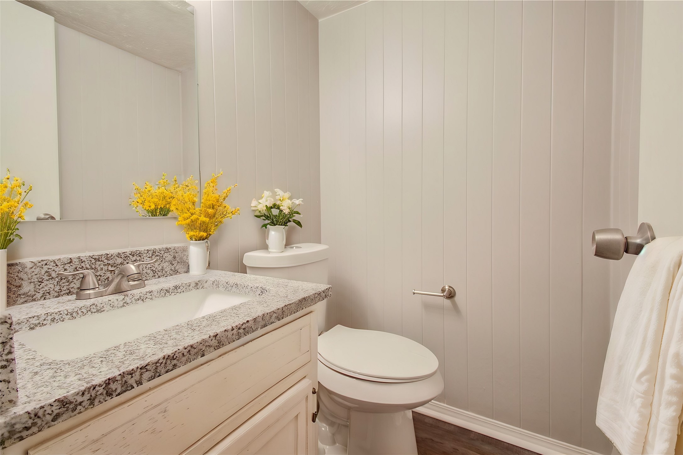 4922 Glendower Drive Property Photo 4