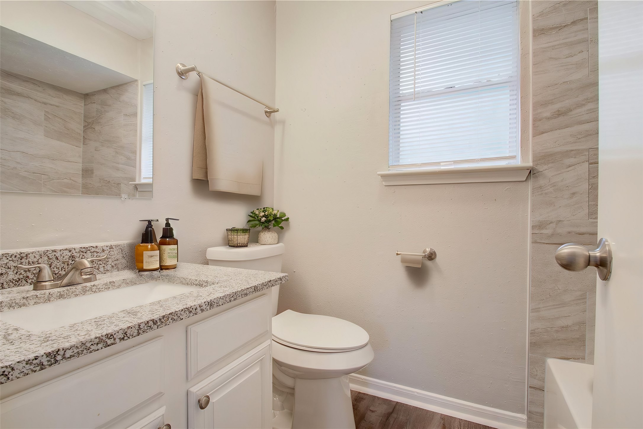 4922 Glendower Drive Property Photo 8