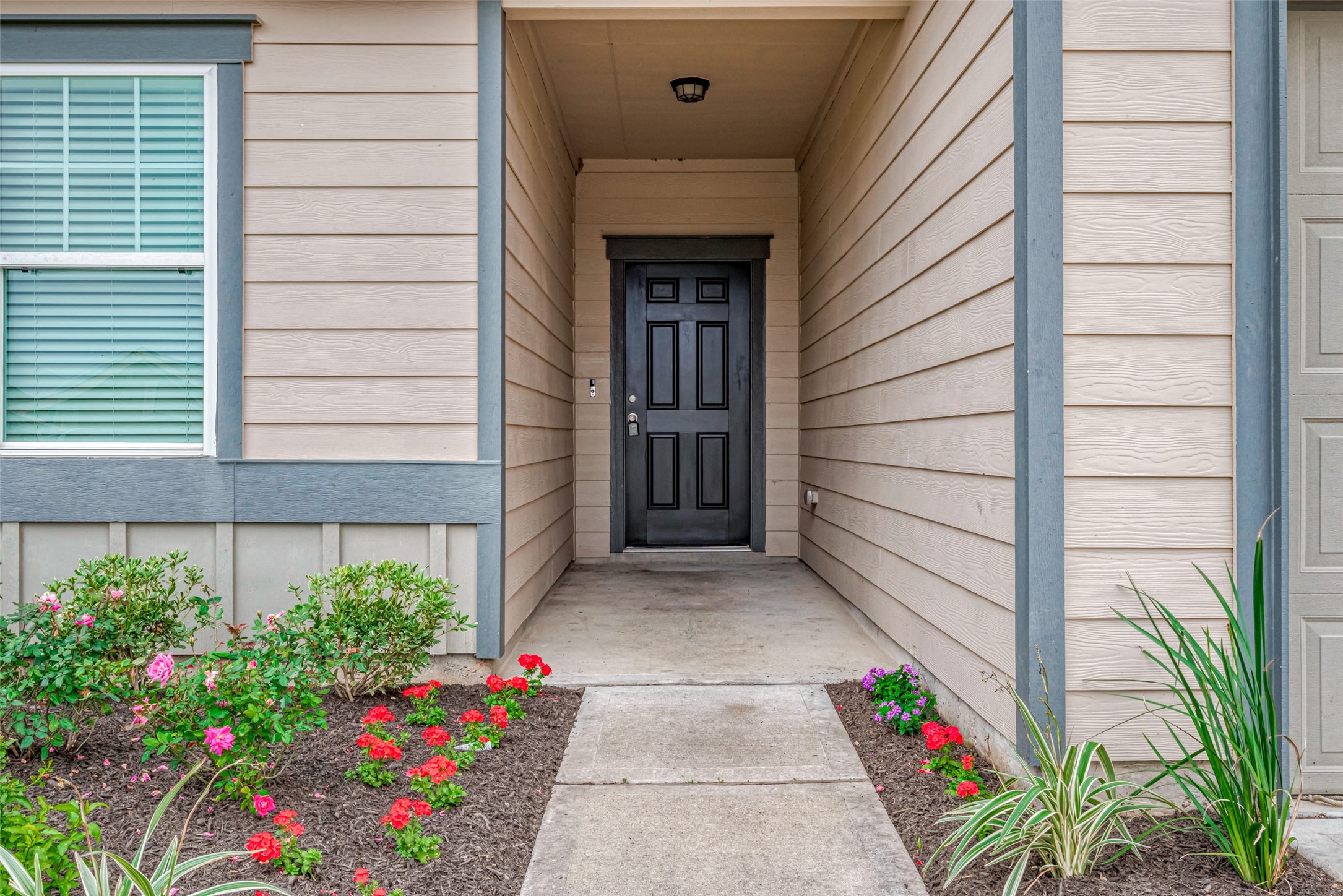1025 Banyon Tree Lane Property Photo 3