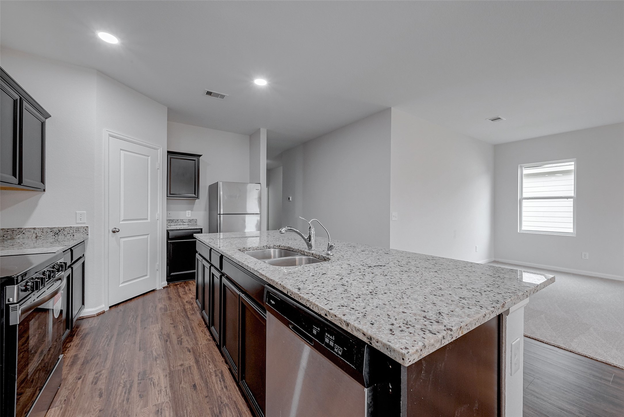 1025 Banyon Tree Lane Property Photo 4