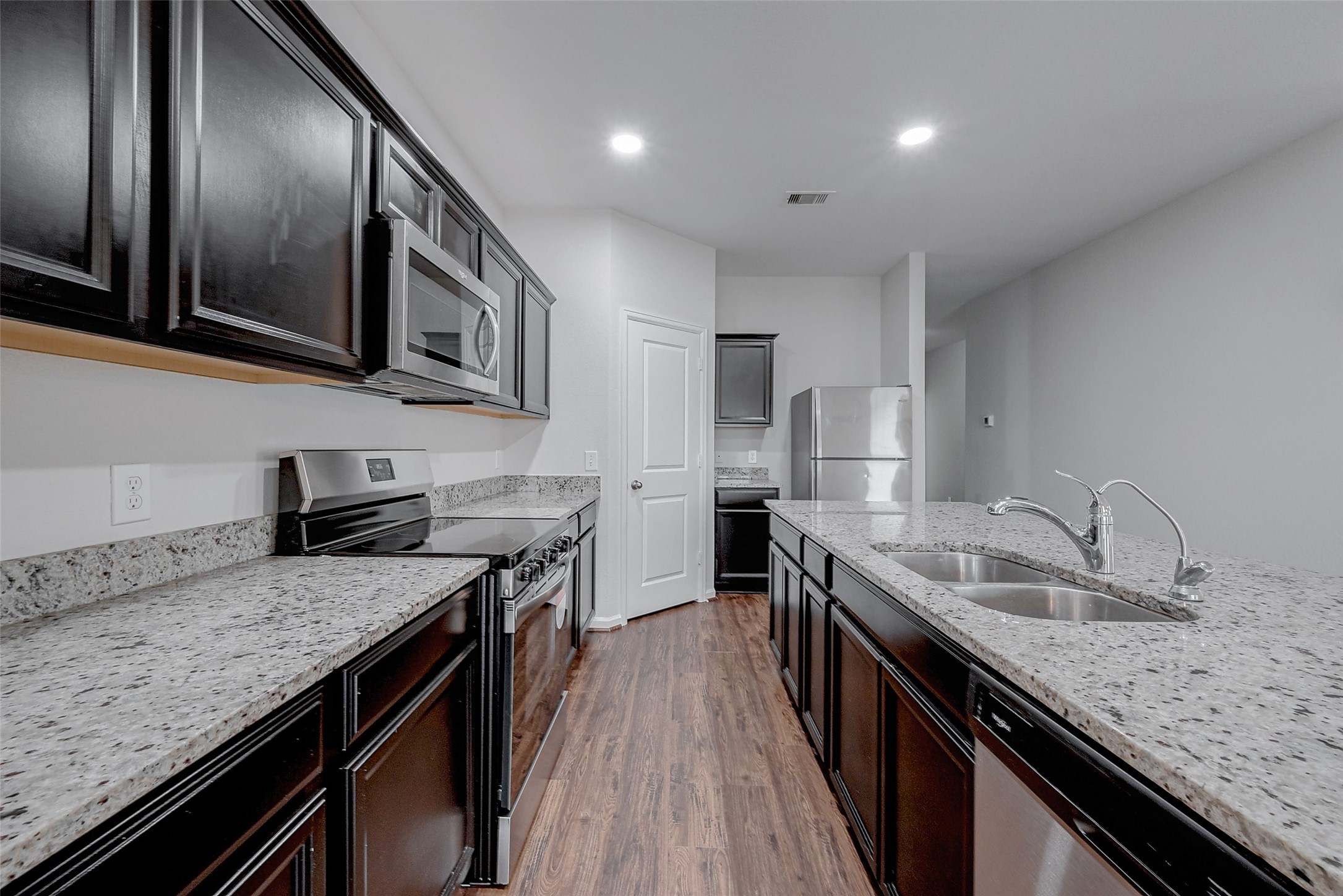 1025 Banyon Tree Lane Property Photo 24