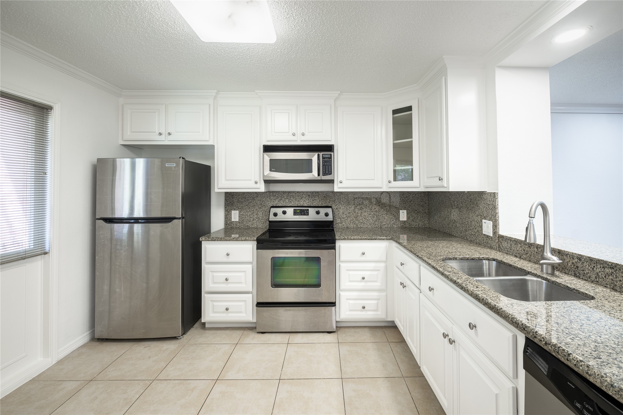 6521 Bayou Glen Road Property Photo 3