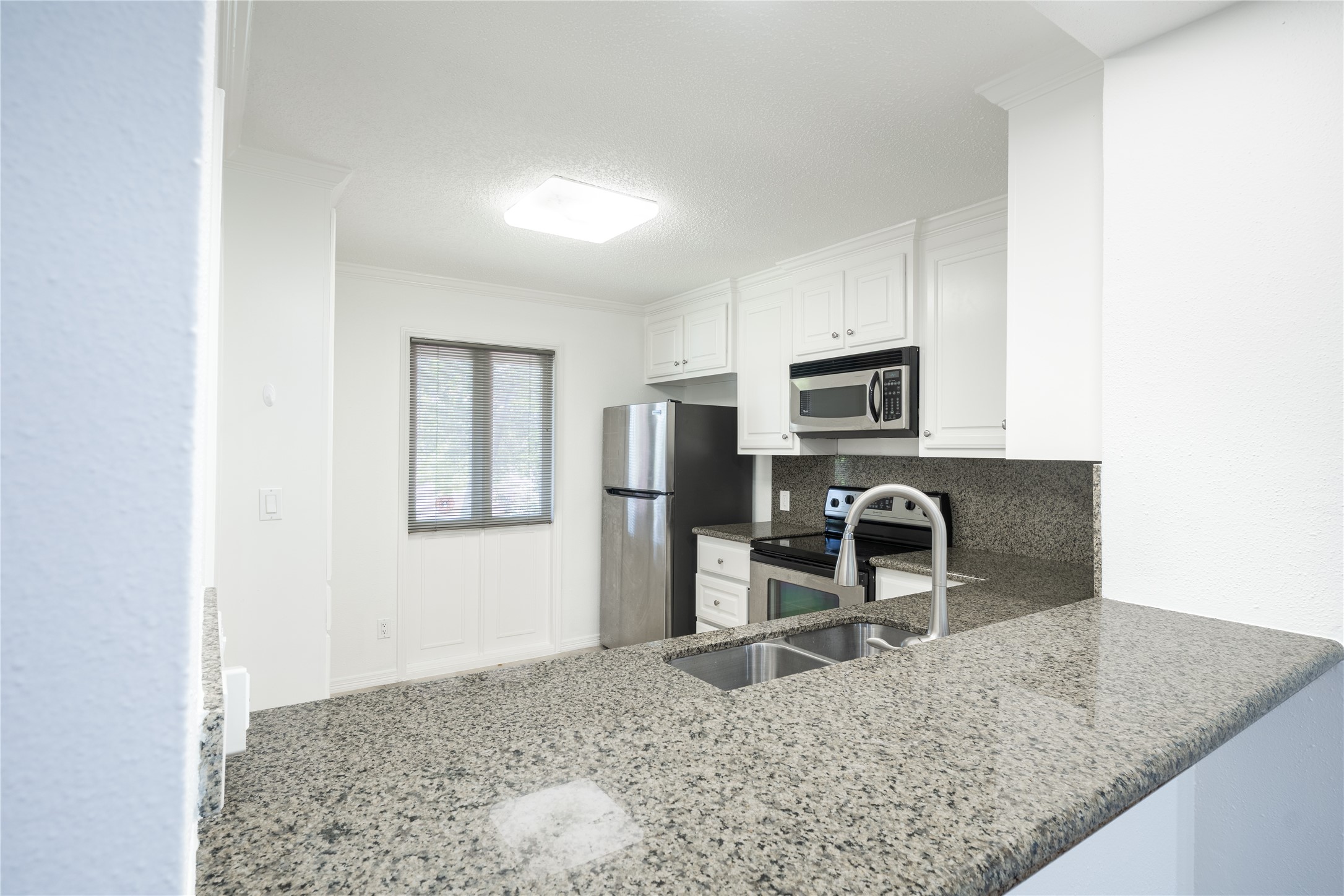 6521 Bayou Glen Road Property Photo 4