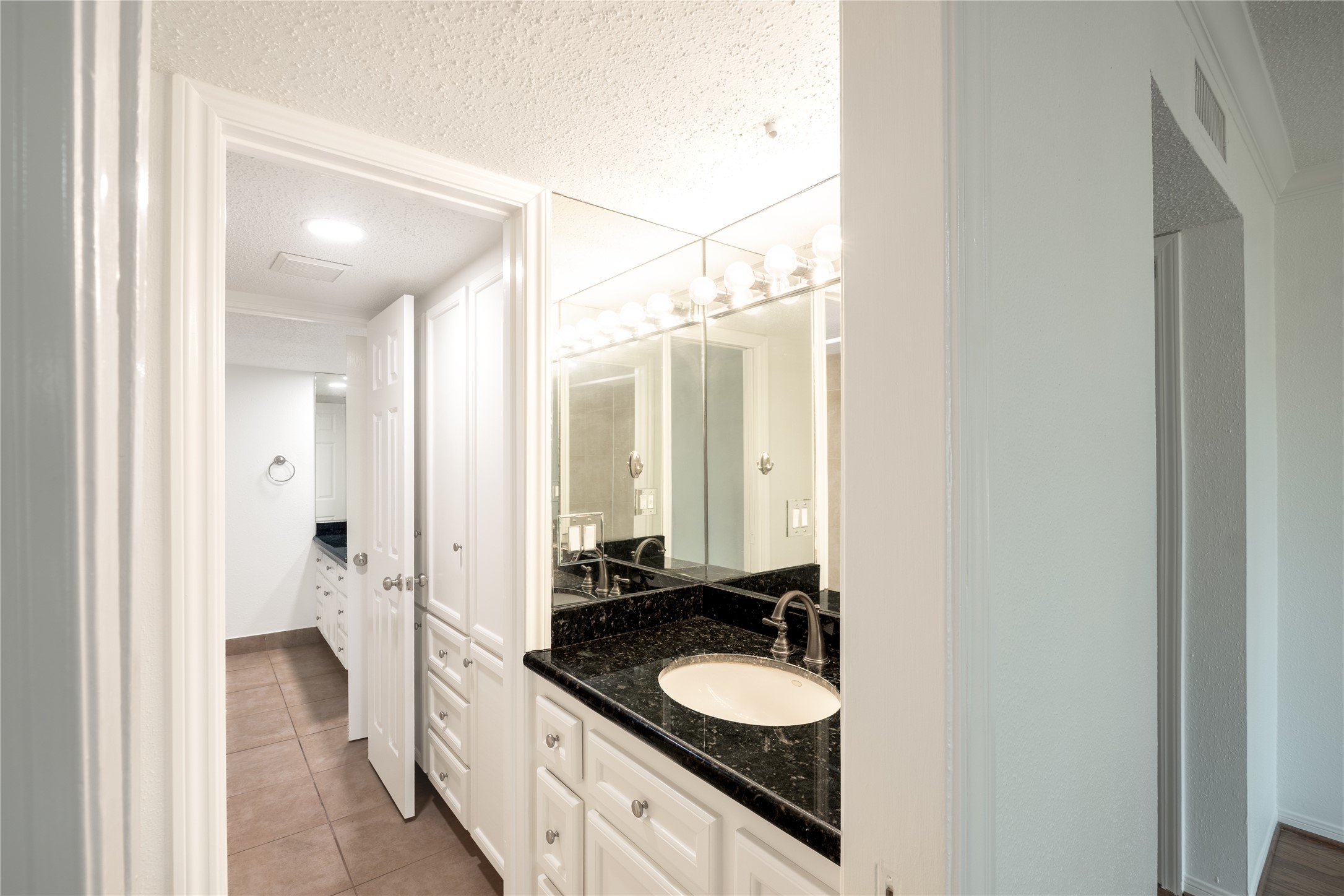 6521 Bayou Glen Road Property Photo 10