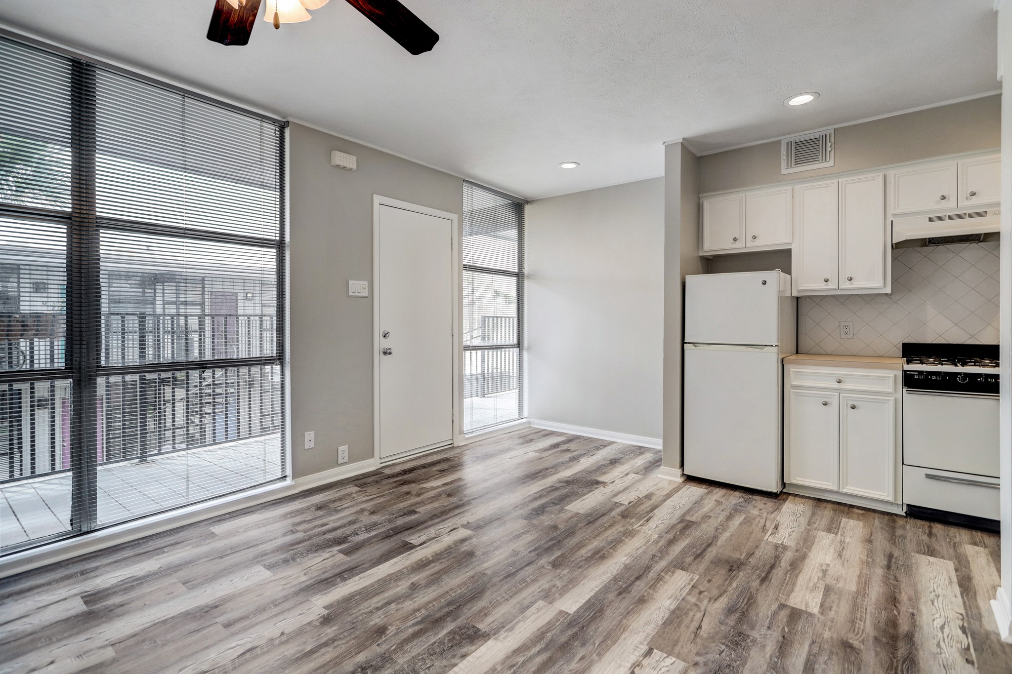 1901 Whitney Street 4 Property Photo 1