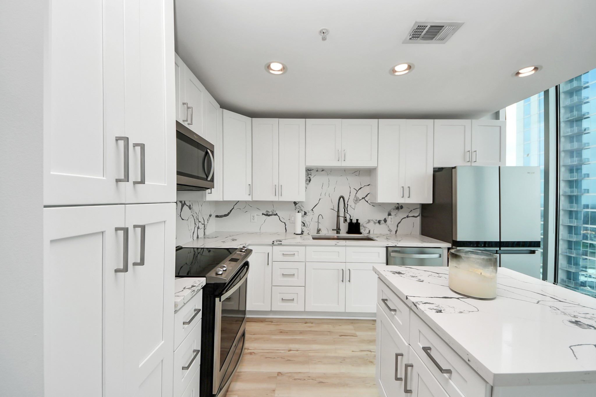 5925 Almeda Road 11616 Property Photo 10