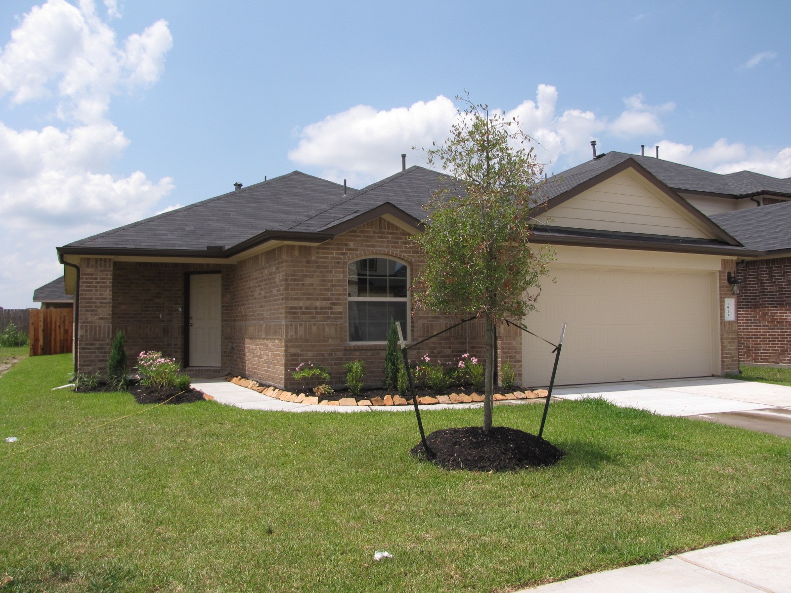 1911 Seville Manor Property Photo 1
