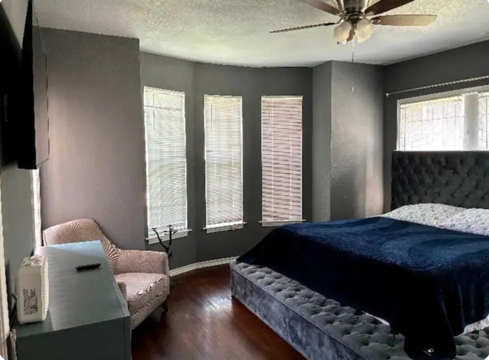 2322 Oakdale Street Property Photo 9
