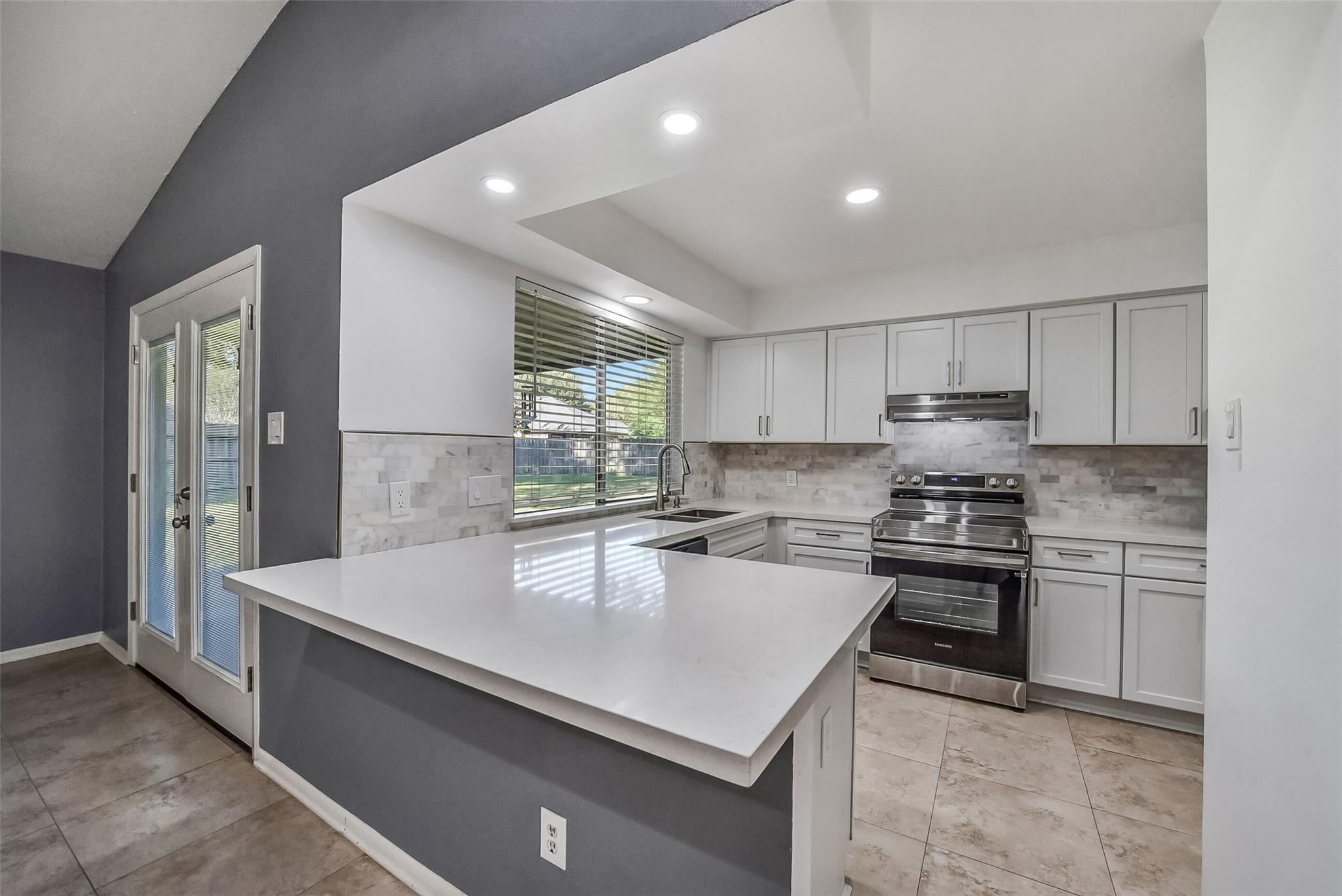 6906 Windy Pines Drive Property Photo 8