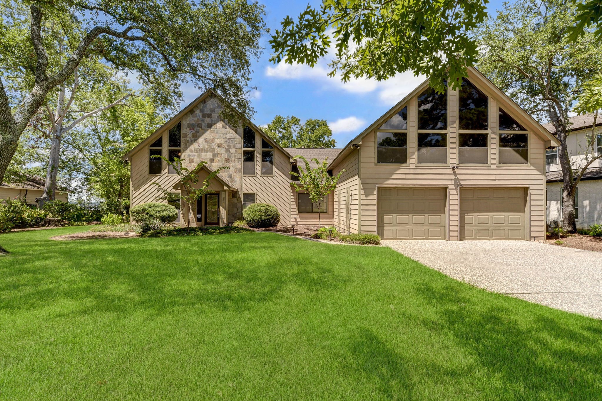 10045 Valley Drive S Property Photo 1