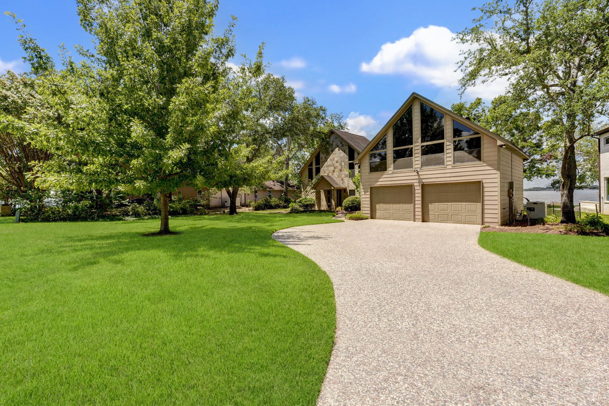 10045 Valley Drive S Property Photo 3