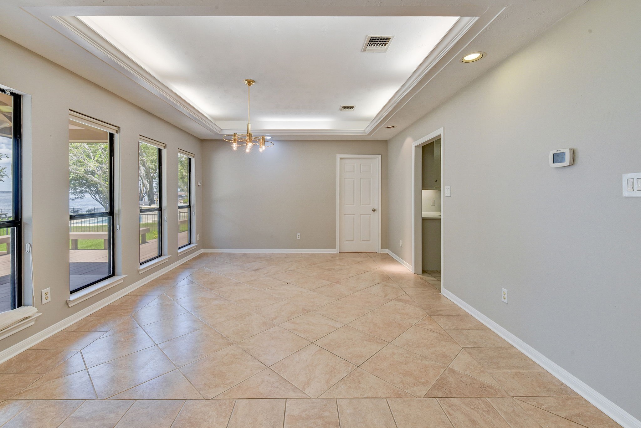 10045 Valley Drive S Property Photo 10