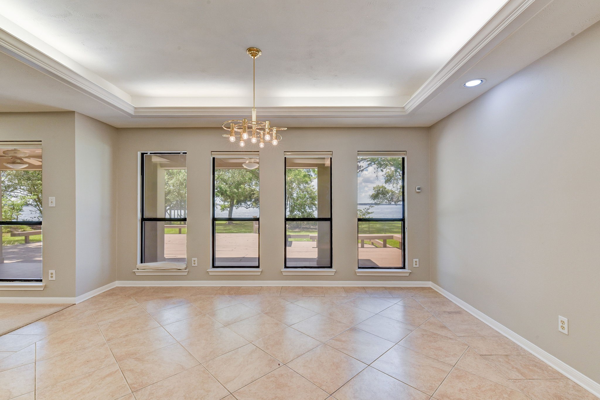 10045 Valley Drive S Property Photo 13
