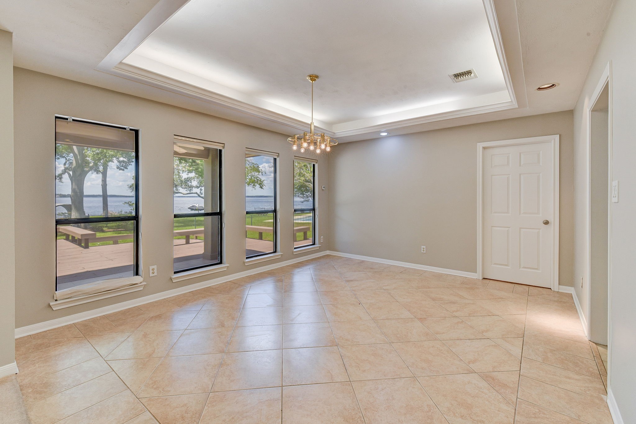 10045 Valley Drive S Property Photo 15