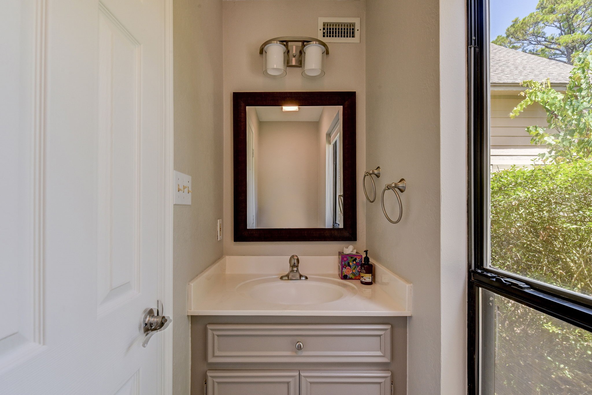 10045 Valley Drive S Property Photo 20