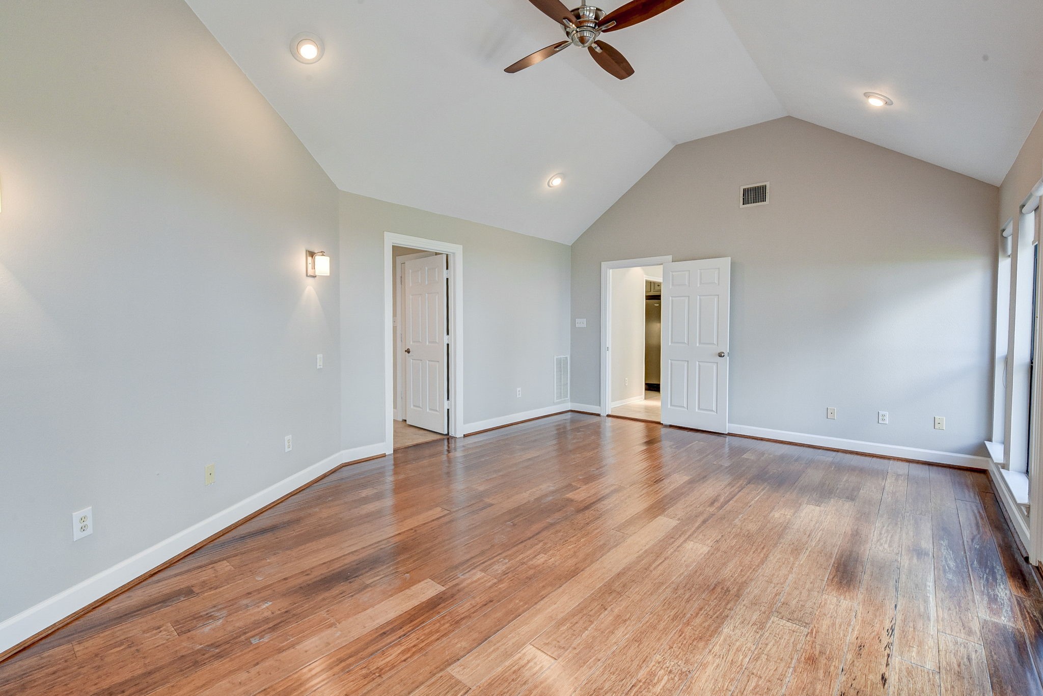 10045 Valley Drive S Property Photo 21