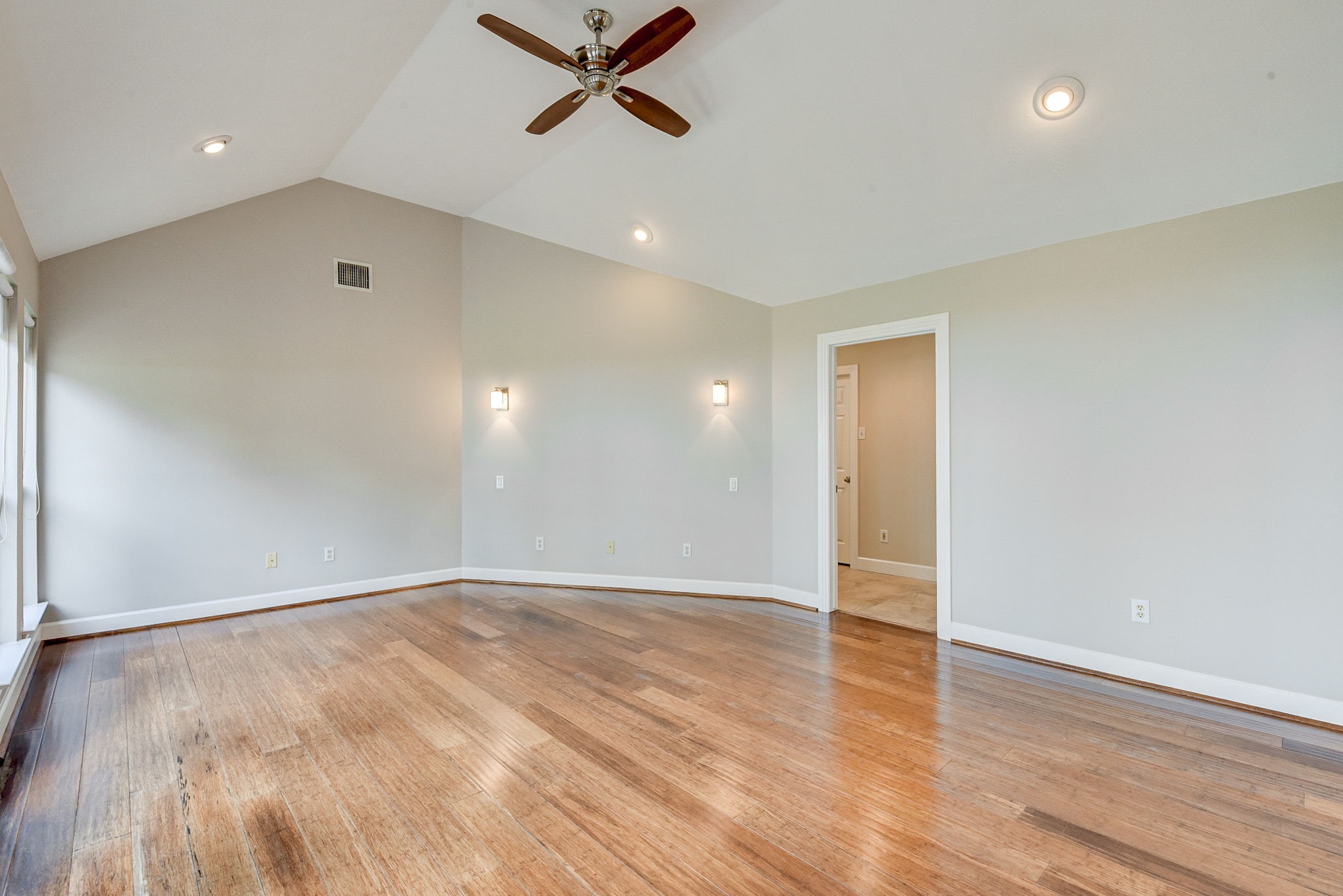 10045 Valley Drive S Property Photo 22
