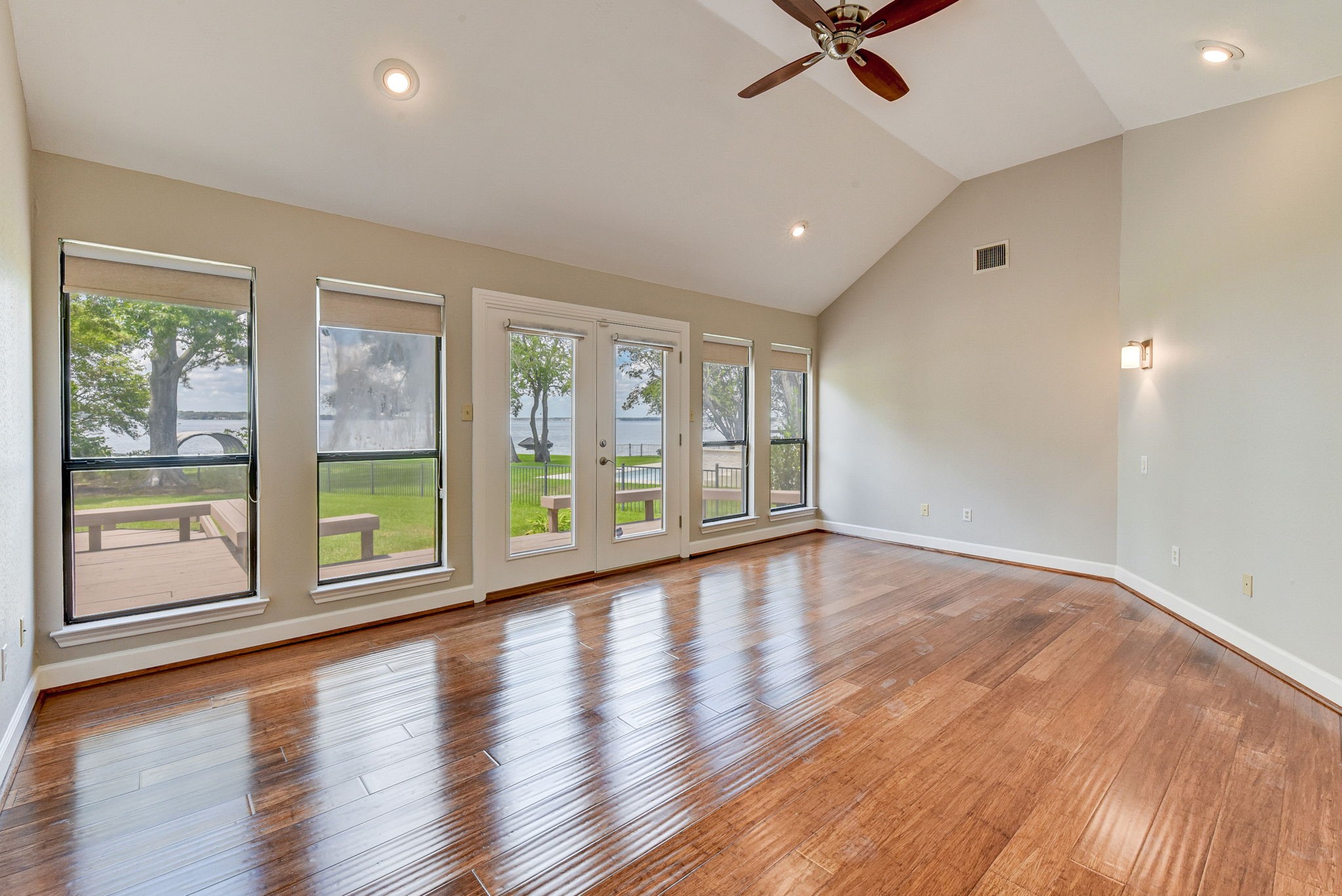 10045 Valley Drive S Property Photo 23