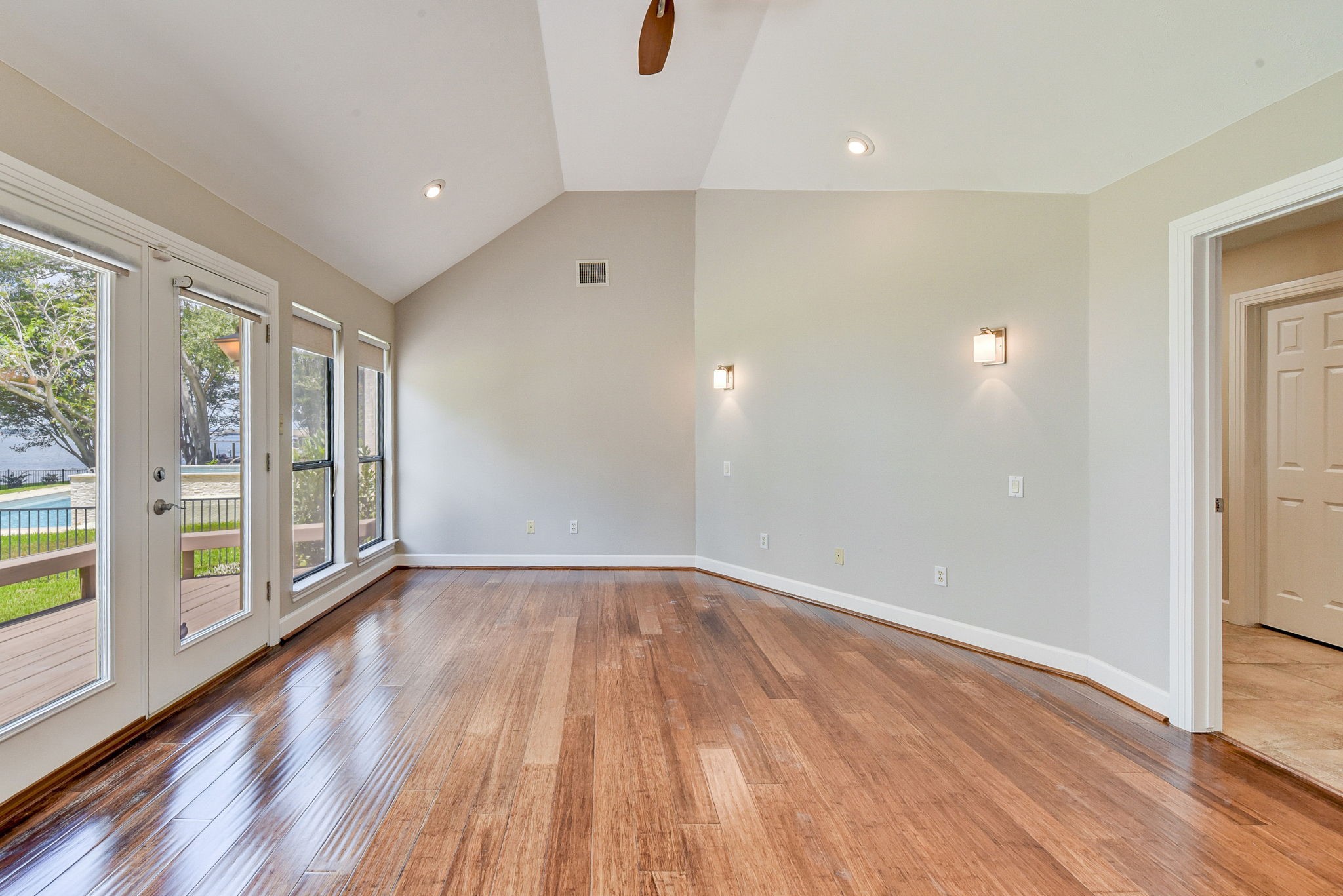 10045 Valley Drive S Property Photo 24