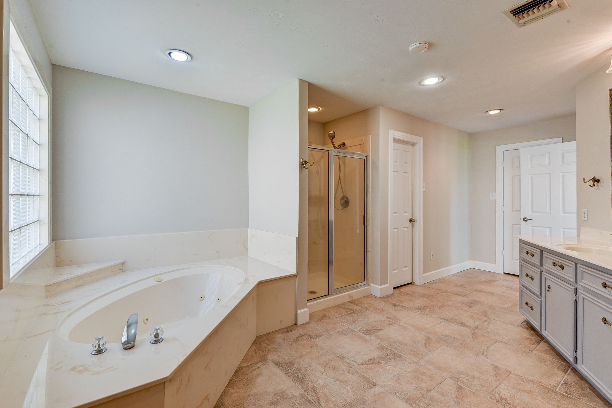 10045 Valley Drive S Property Photo 25