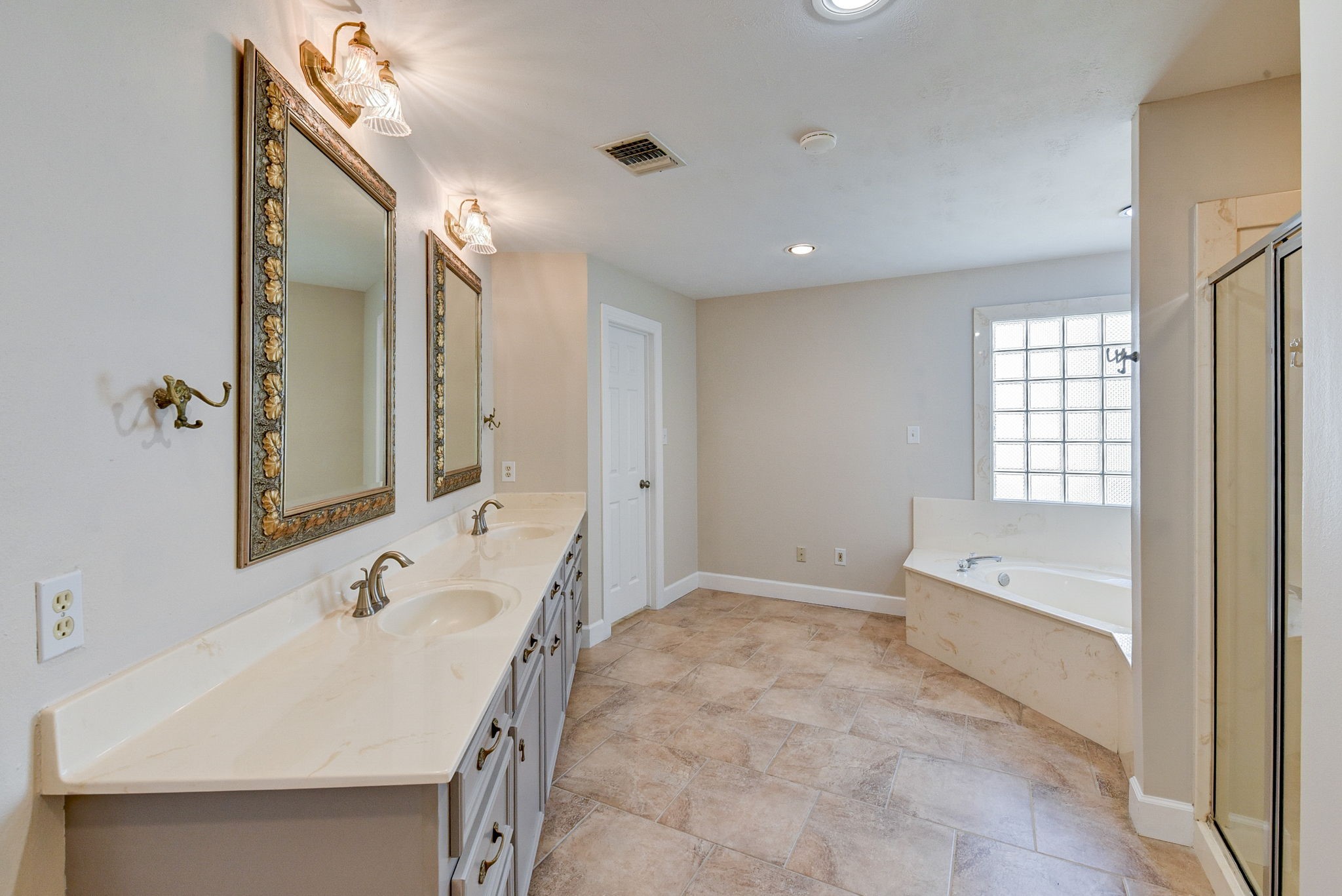 10045 Valley Drive S Property Photo 26