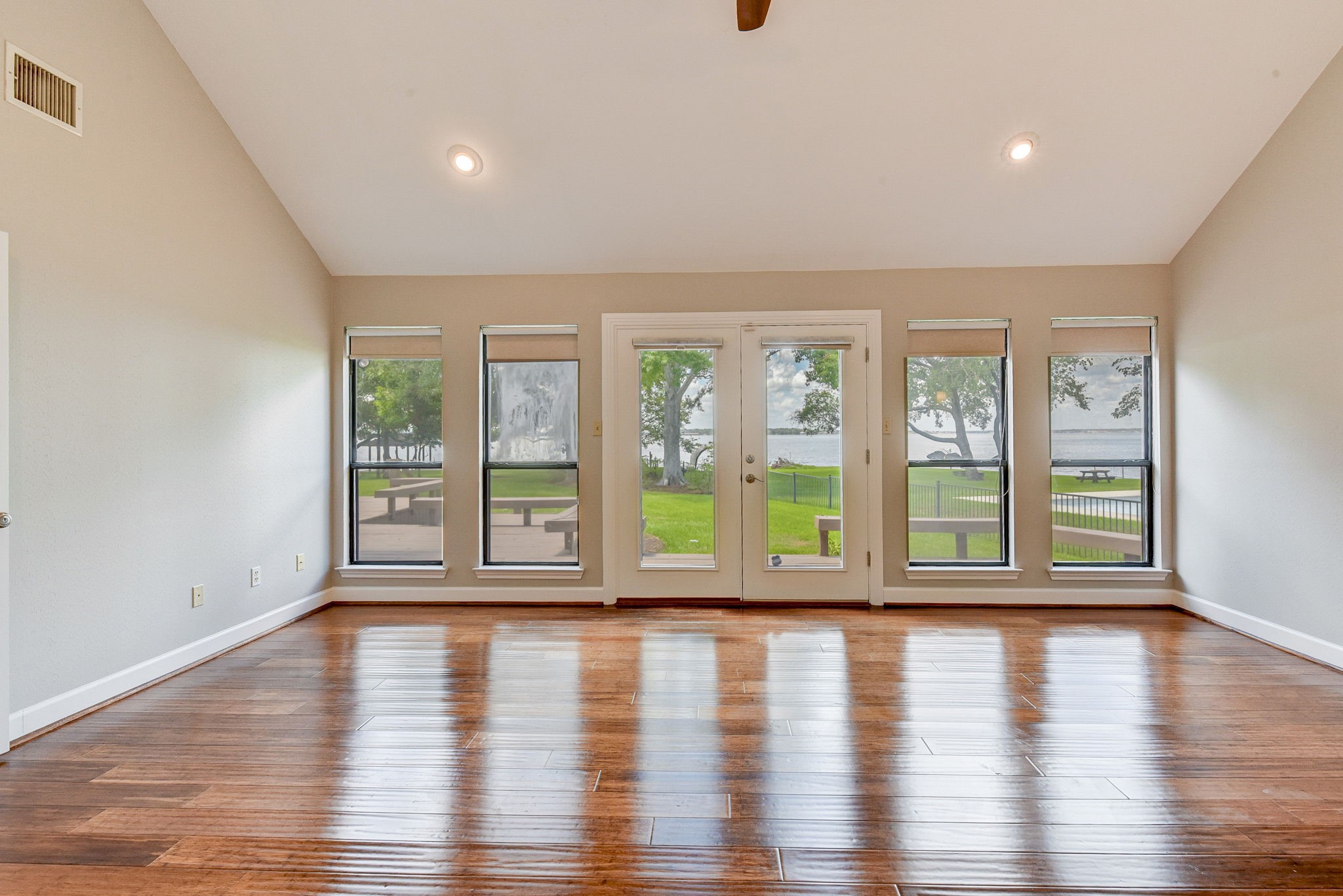 10045 Valley Drive S Property Photo 27