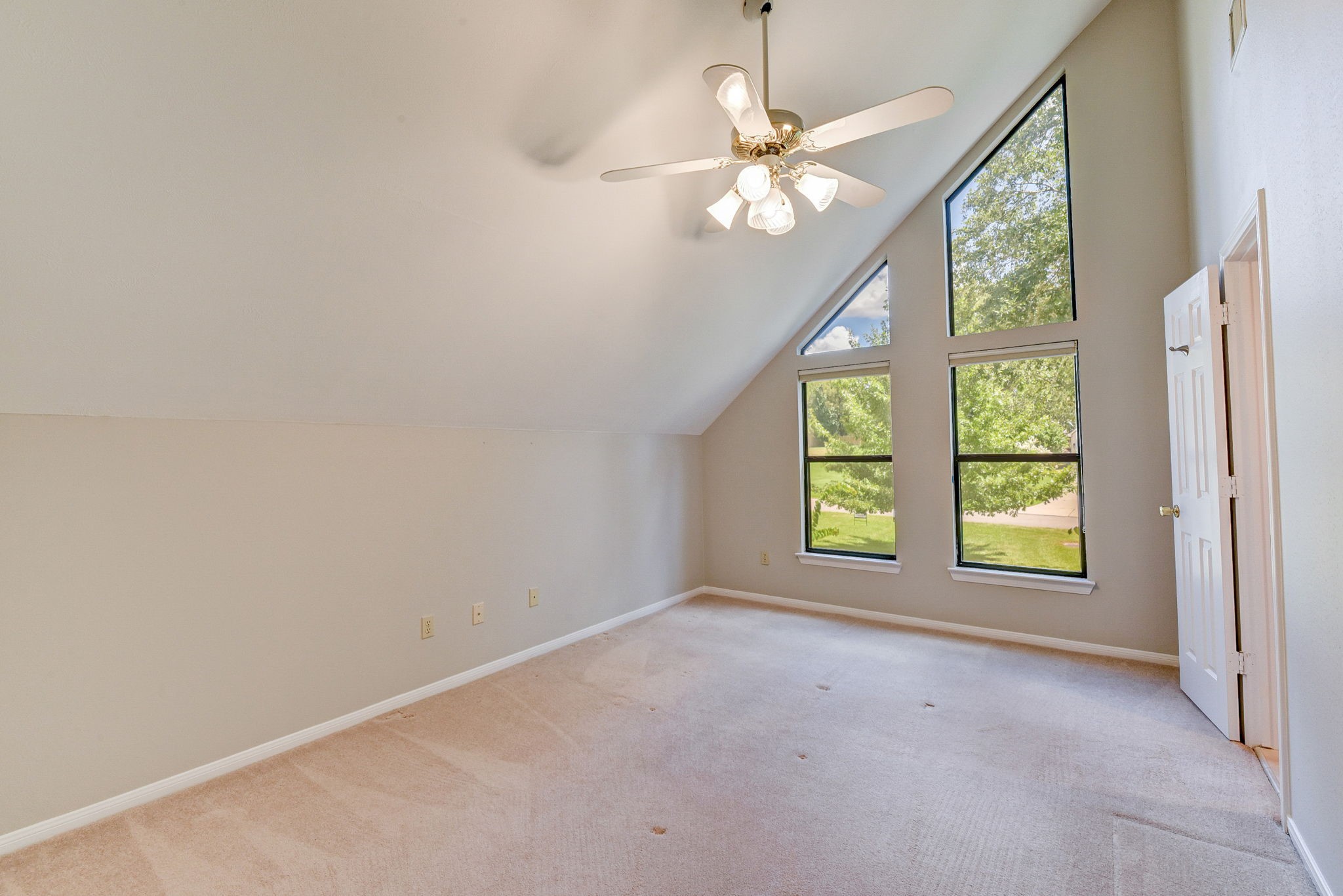 10045 Valley Drive S Property Photo 29