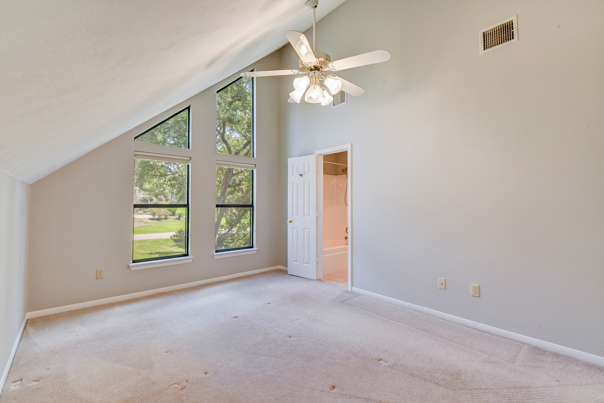 10045 Valley Drive S Property Photo 32