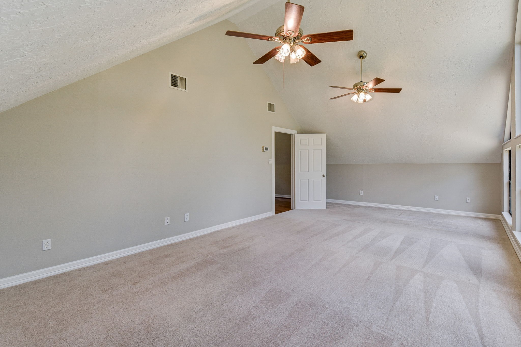 10045 Valley Drive S Property Photo 37