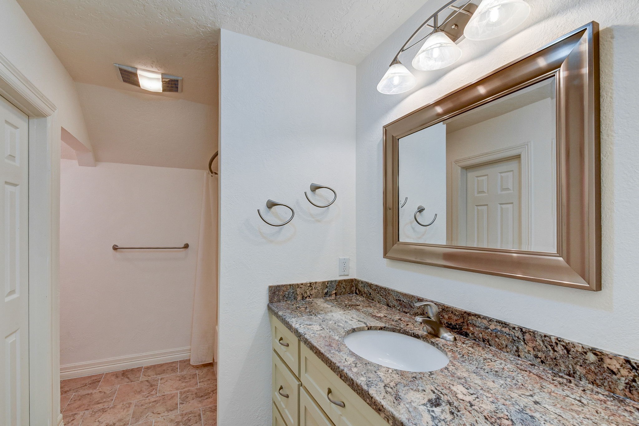 10045 Valley Drive S Property Photo 40