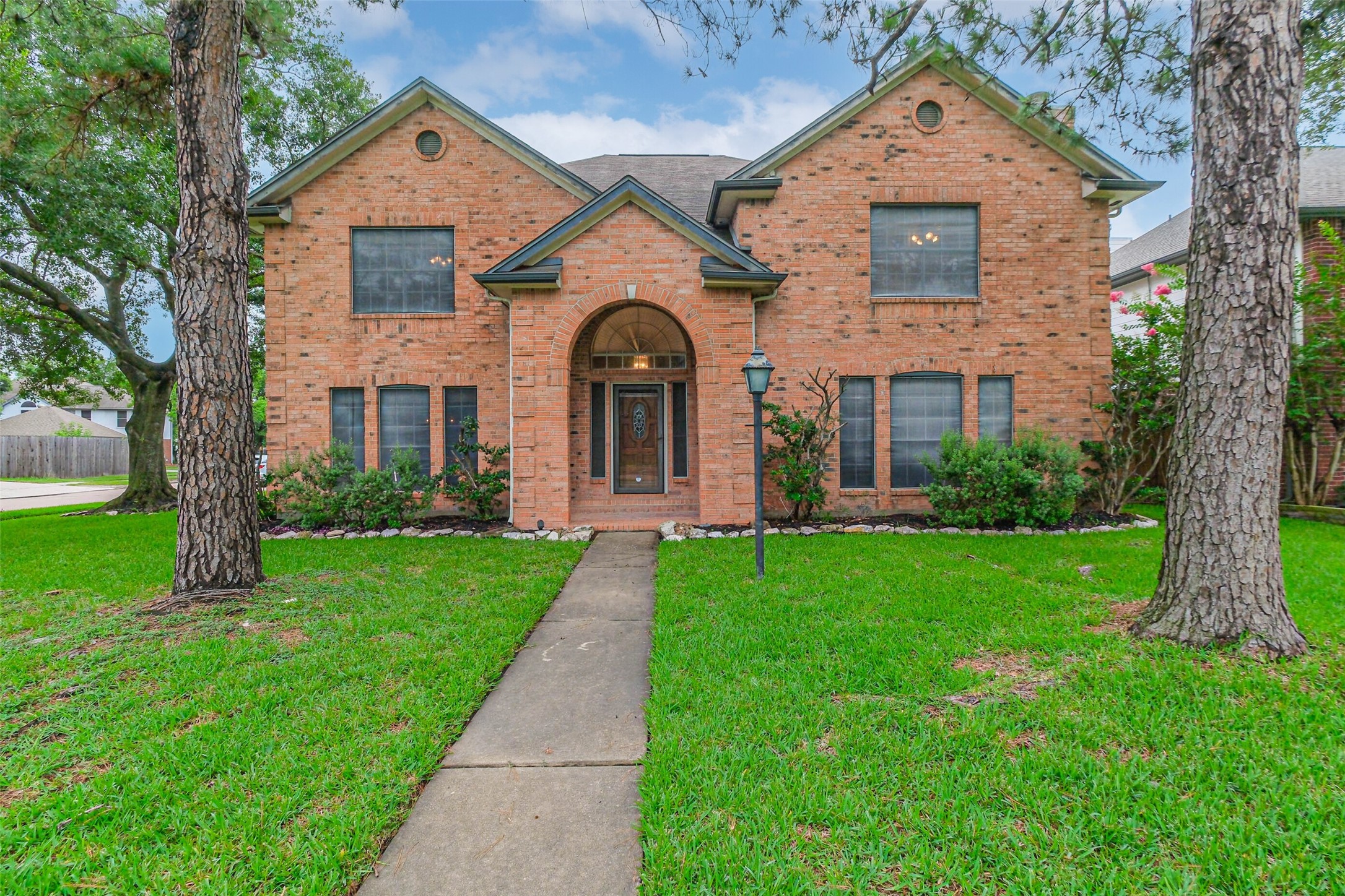 10218 Hedge Way Drive Property Photo 1