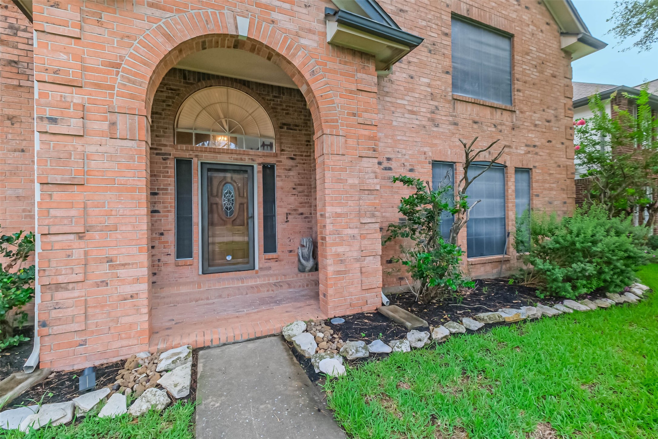 10218 Hedge Way Drive Property Photo 2
