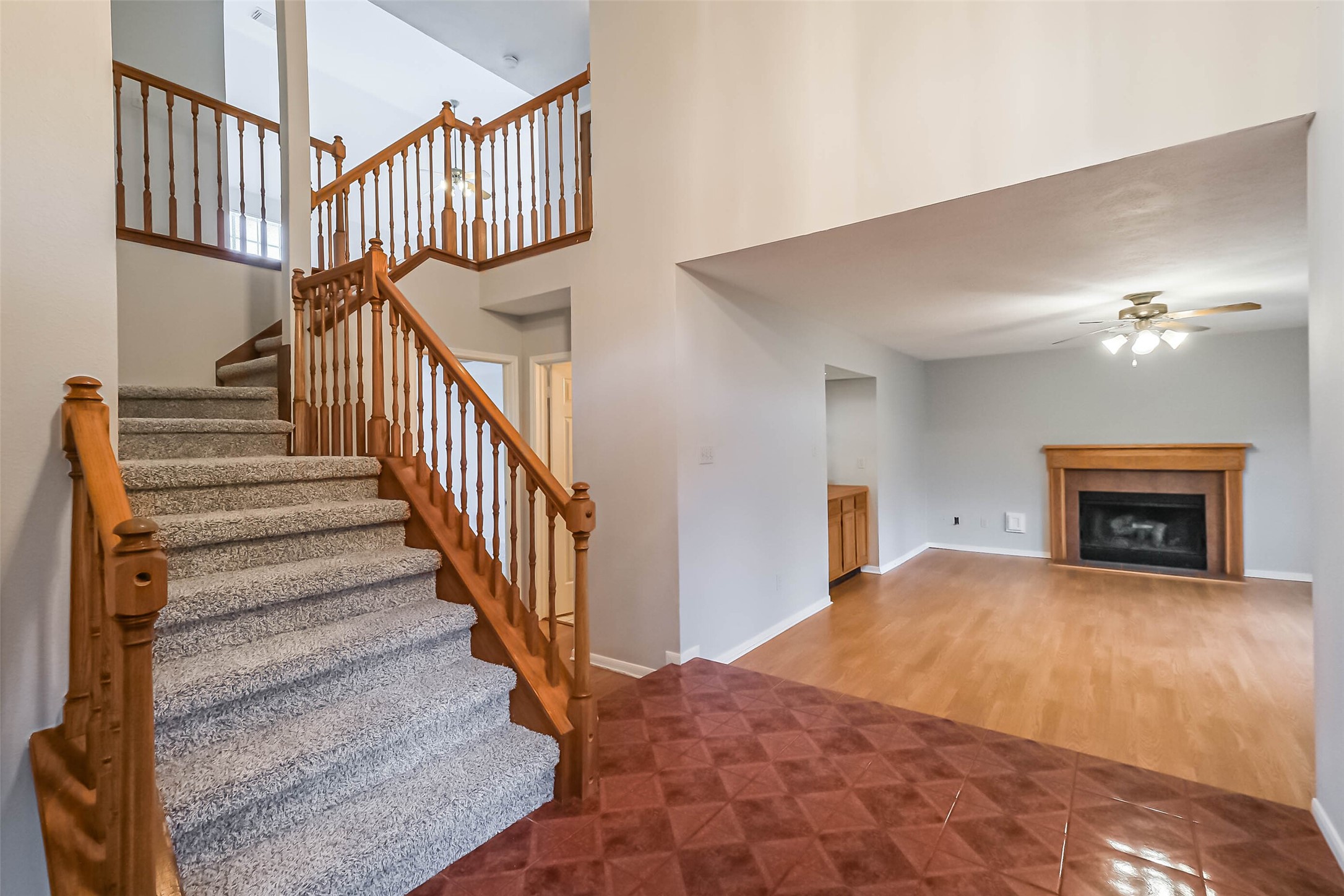 10218 Hedge Way Drive Property Photo 6