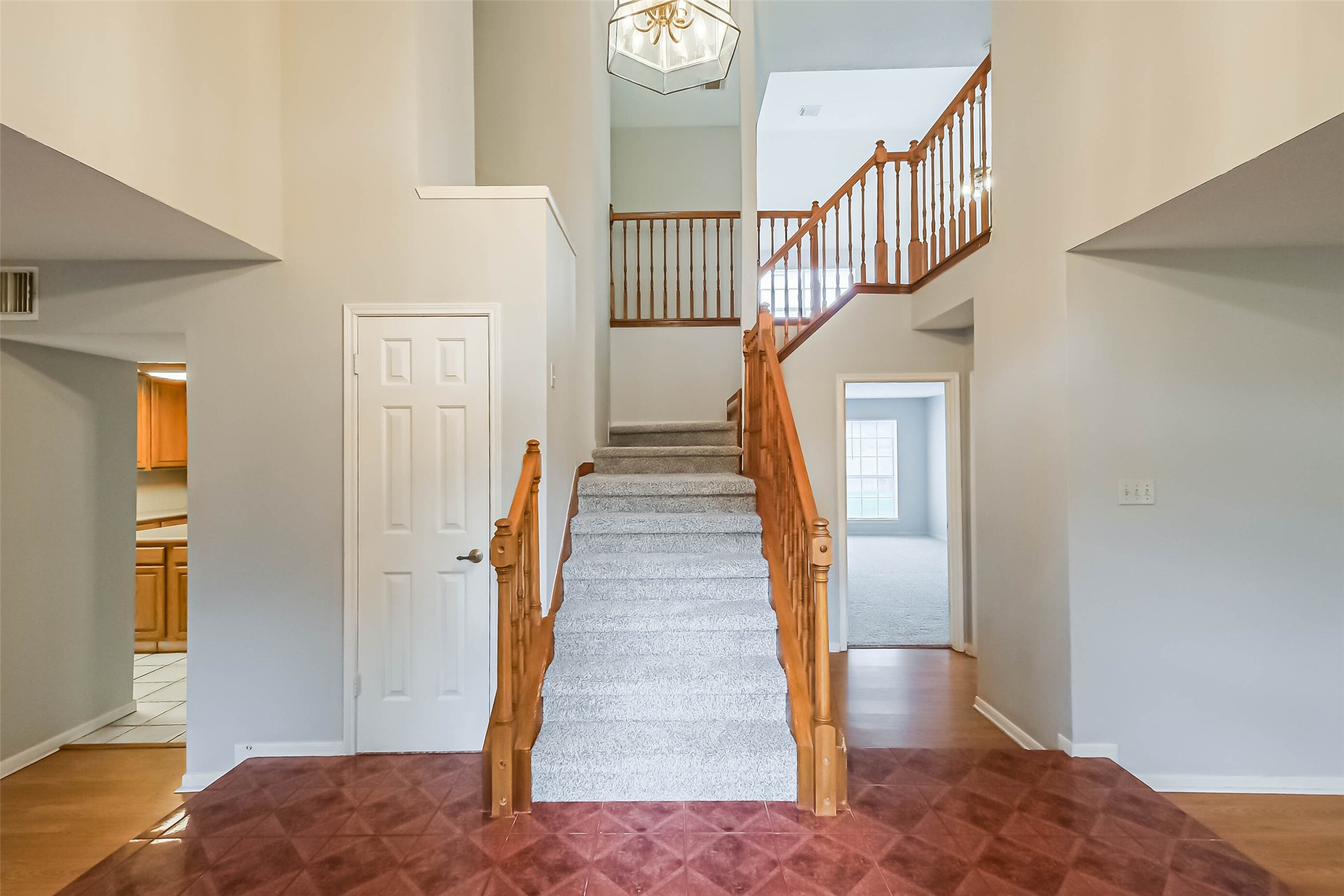 10218 Hedge Way Drive Property Photo 7