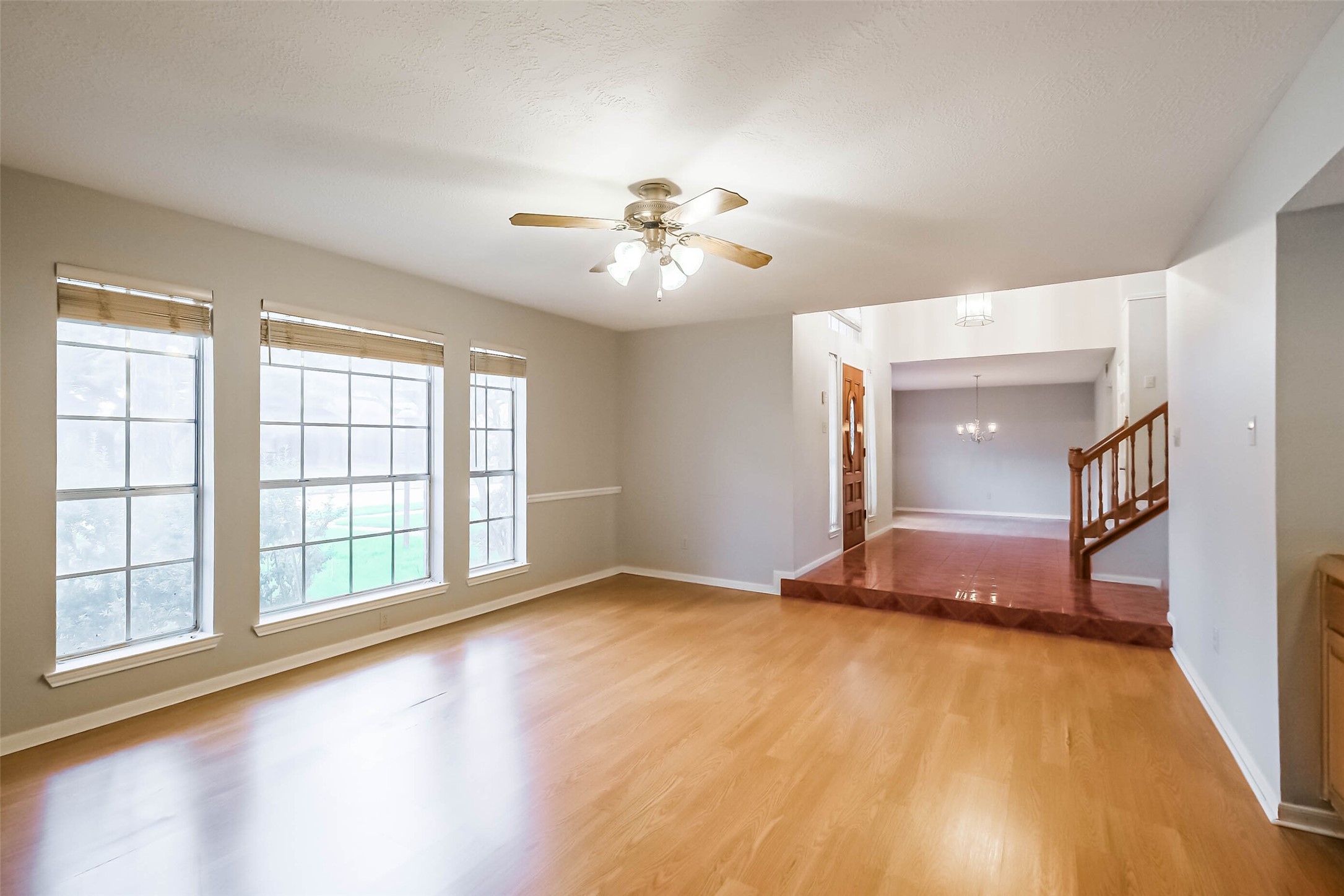 10218 Hedge Way Drive Property Photo 9