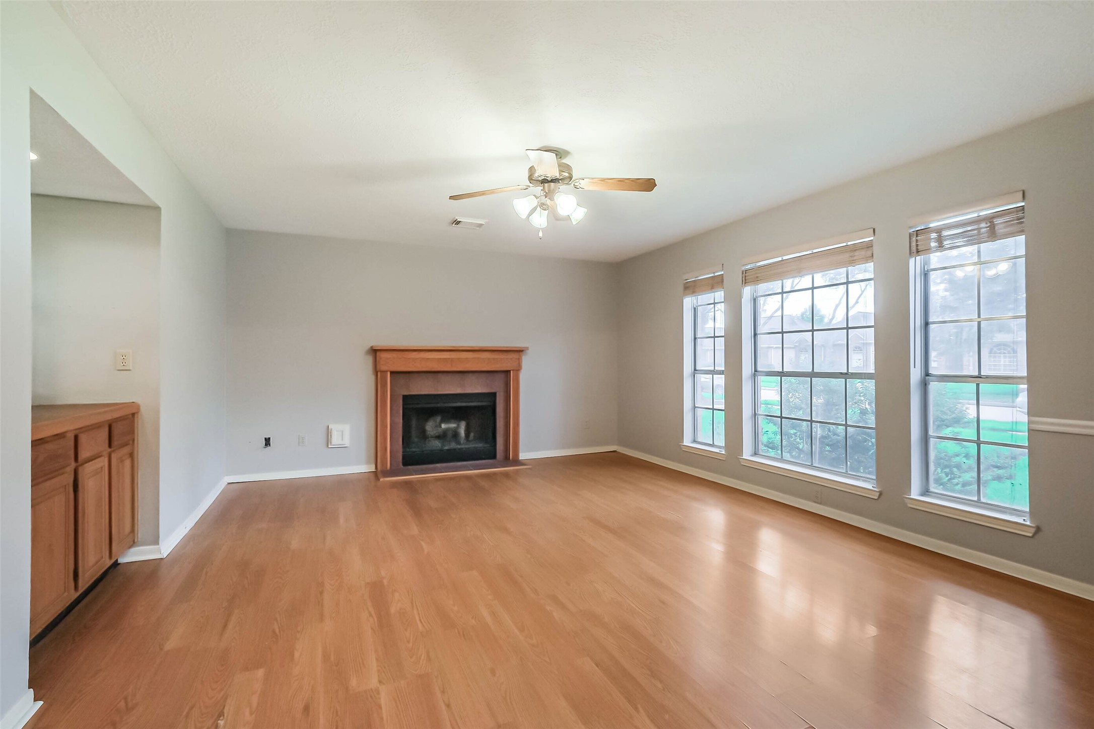 10218 Hedge Way Drive Property Photo 10