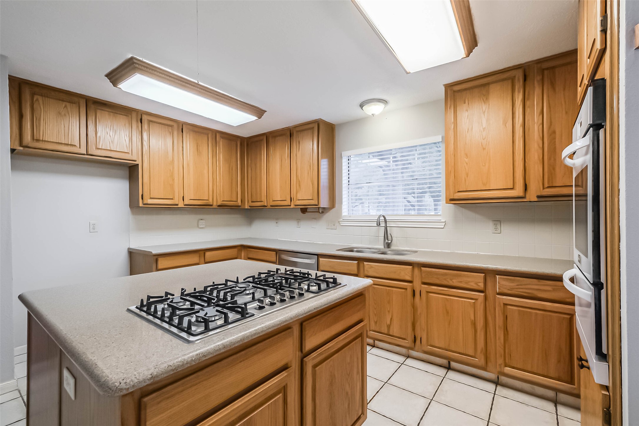 10218 Hedge Way Drive Property Photo 15