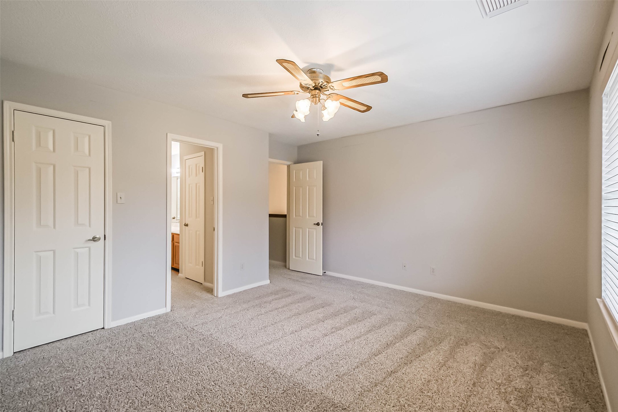 10218 Hedge Way Drive Property Photo 23