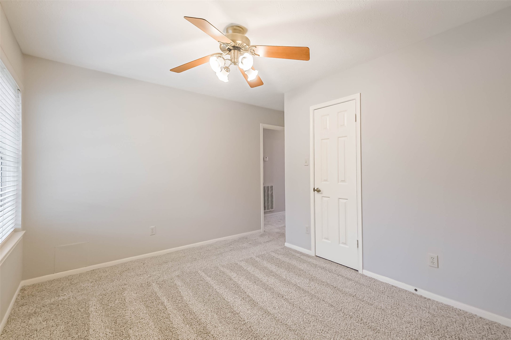 10218 Hedge Way Drive Property Photo 26